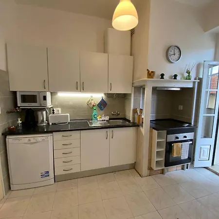 Charming In With Terrace 55m² ליסבון